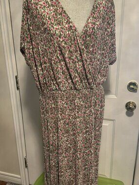 NWT Reitmans Floral V-Neck Smocked-Waist Women's Dress - Pink/Green